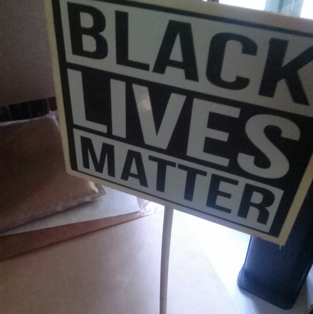 Black Lives Matter mini desktop sign